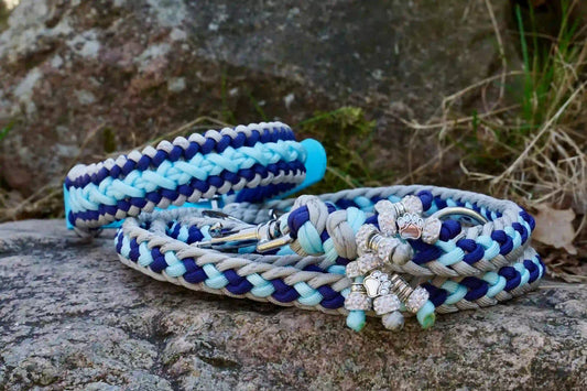 Geflochtene Hundeleine und Halsband in Blau- und Grautönen mit Metallkarabinern und Zierperlen