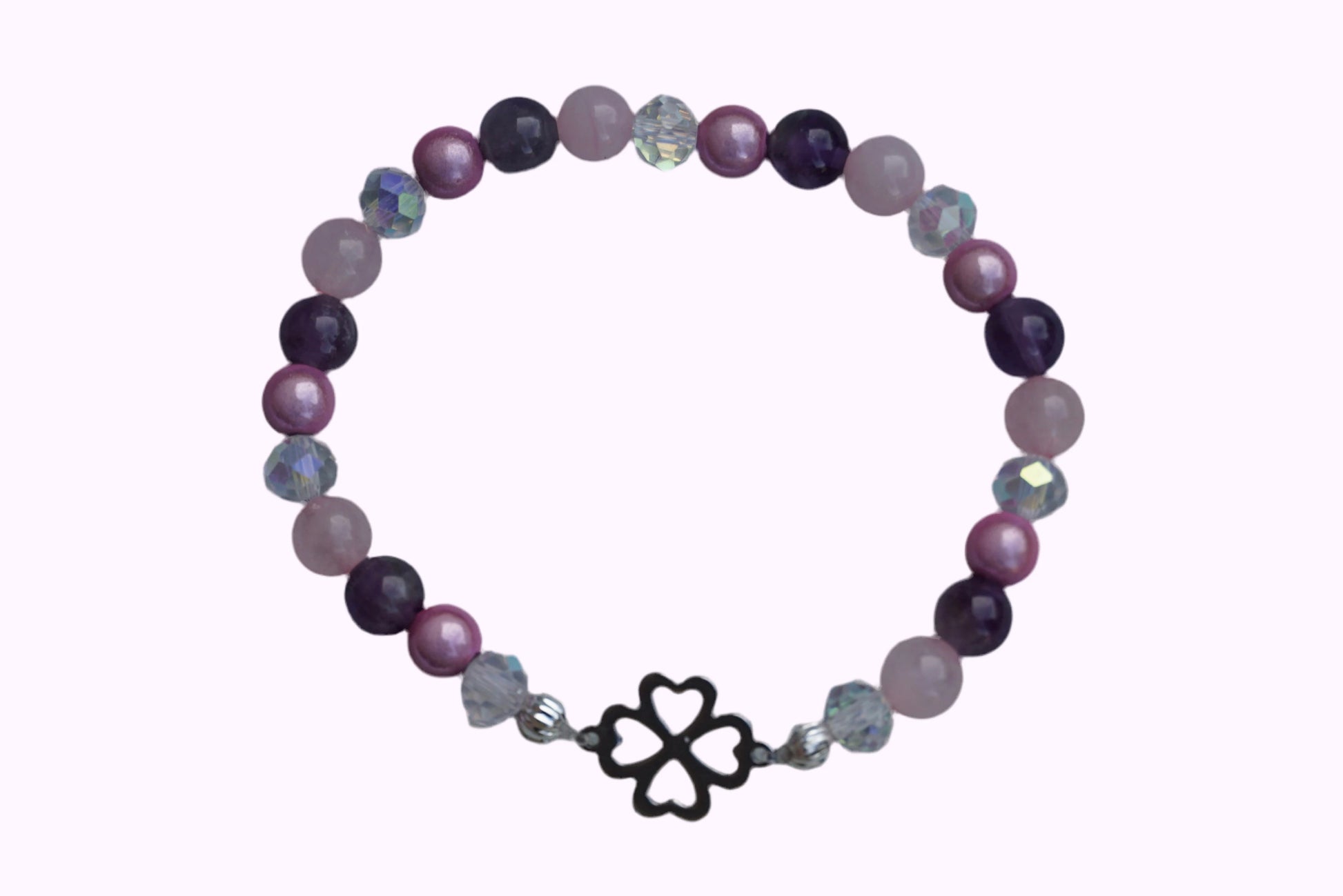 Rundes Armband aus Rosenquarz, Amethyst und rosa Acrylperlen mit Glasperlen und Kleeblatt-Anhänger