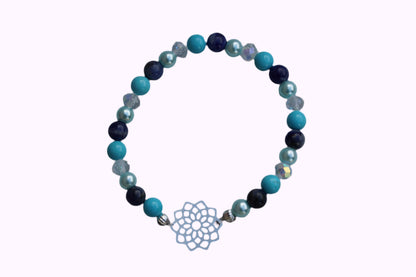Rundes Armband aus Turquenit, Sodalith und hellblauer Acrylperlen sowie Glasperlen mit Blume des Lebens-Anhänger 