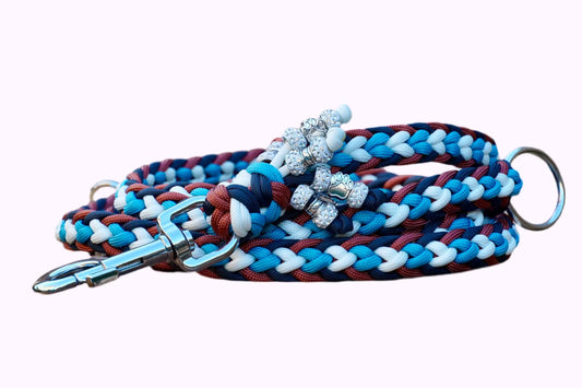 Geflochtene Paracord Hundeleine in Bronze- und Blautönen mit Metallkarabiner und Schmuckperlen am Griff