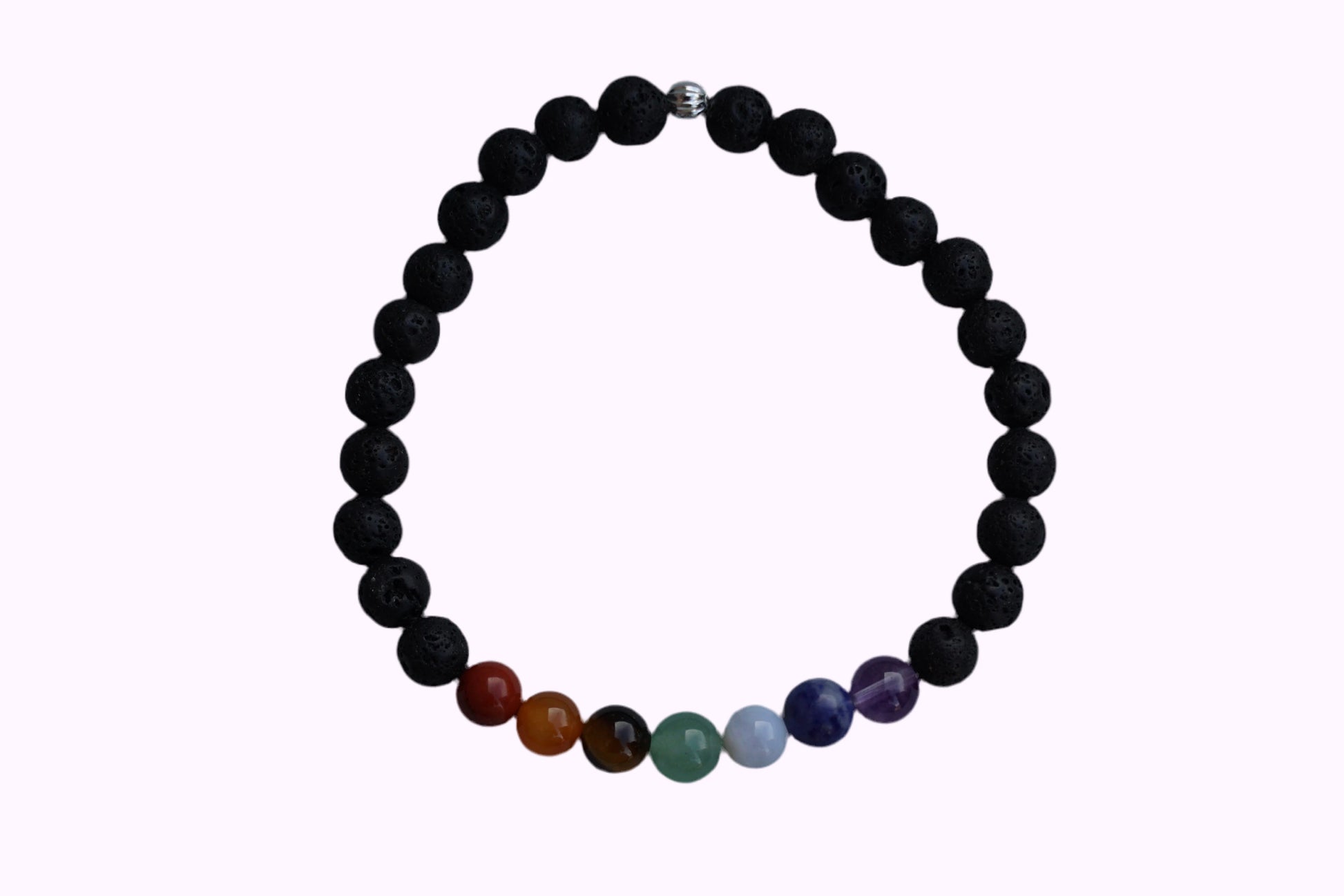 Armband aus schwarzen Lavaperlen mit sieben farbigen Chakrasteinen 