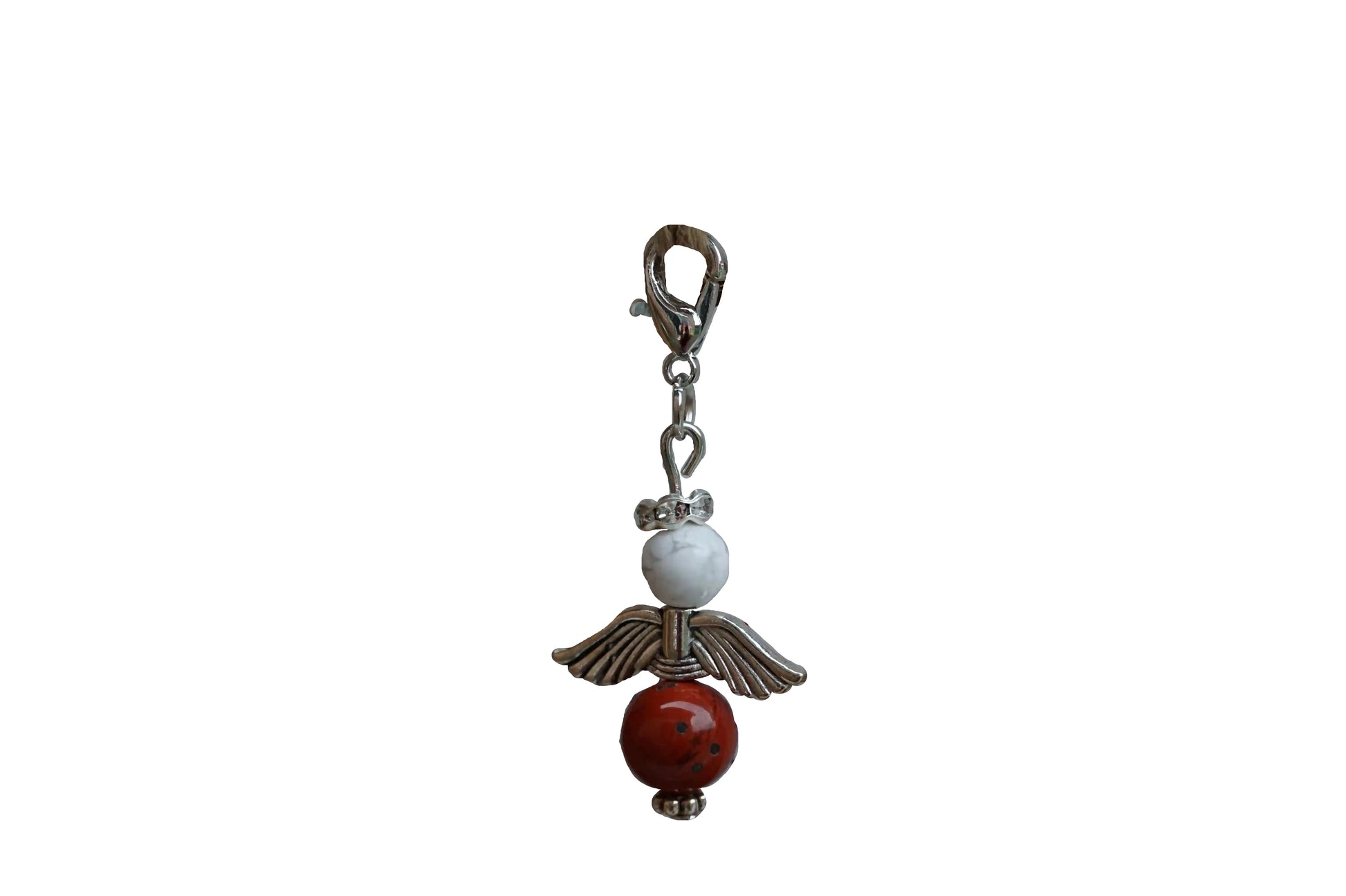 Anhänger in Form eines Schutzengels mit Magnesit- und roter Jaspisperlen, silberfarbene Flügel